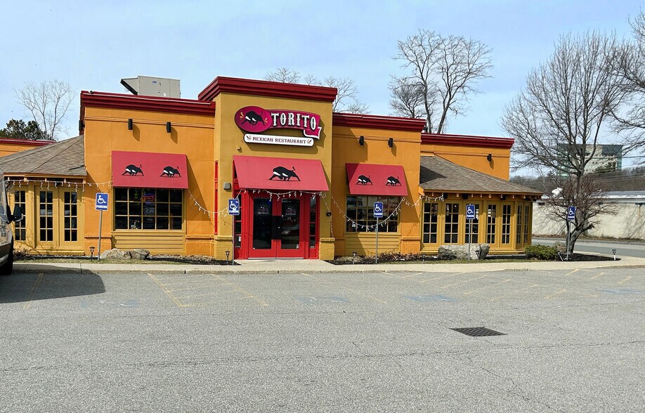 More Photos Of 8-10 Newbury St, Danvers Unknown For Lease