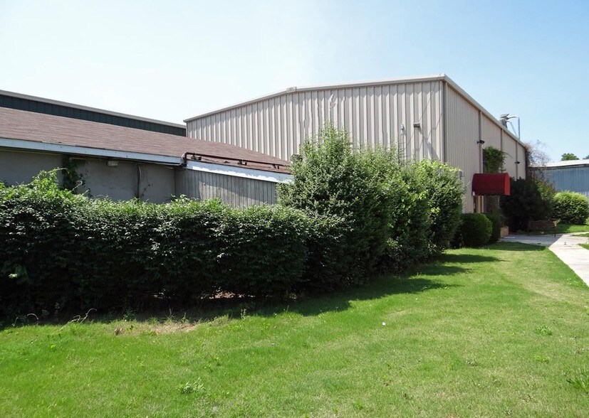 More Photos Of 115 Wholesale Ave, Huntsville Flex For Sale