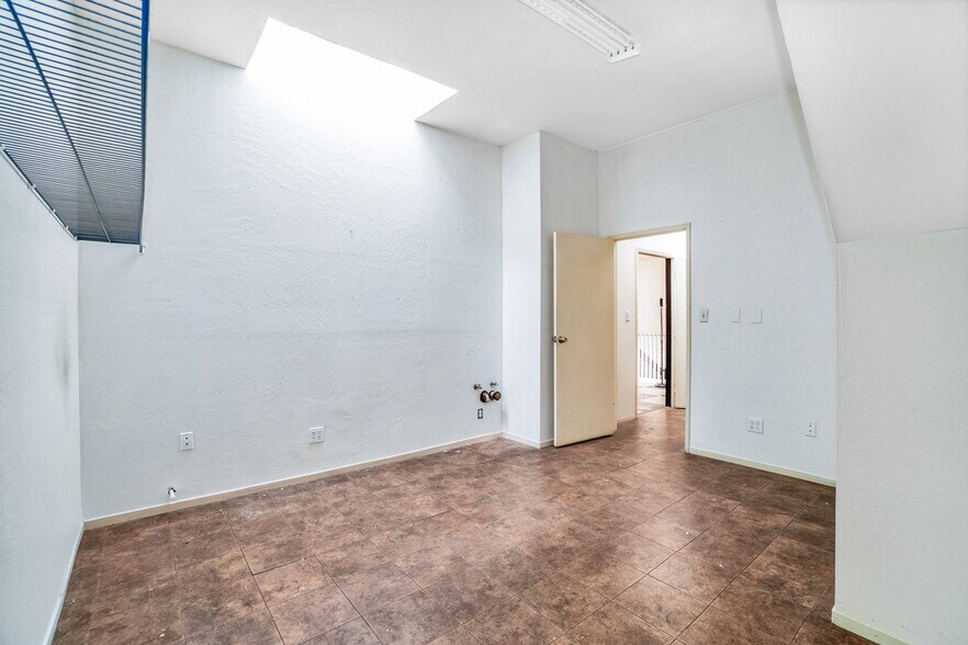 More Photos Of 2319 Santa Clara Ave, Alameda Storefront Retail Office For Lease