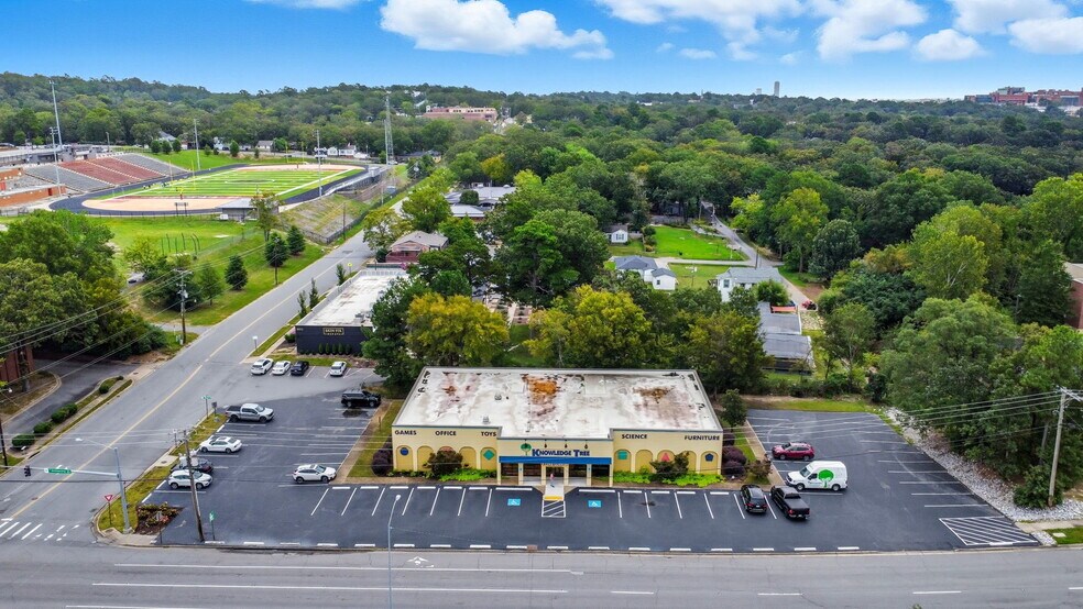 More Photos Of 825 North University Avenue, Little Rock Freestanding For Sale