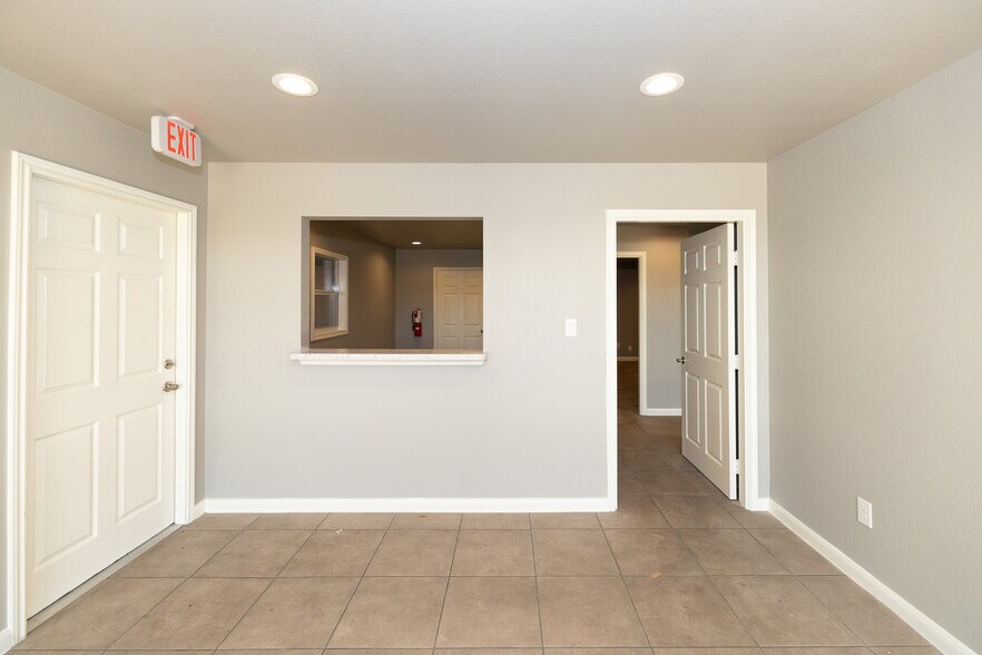 More Photos Of 8276 N SH 16, Poteet Distribution For Sale