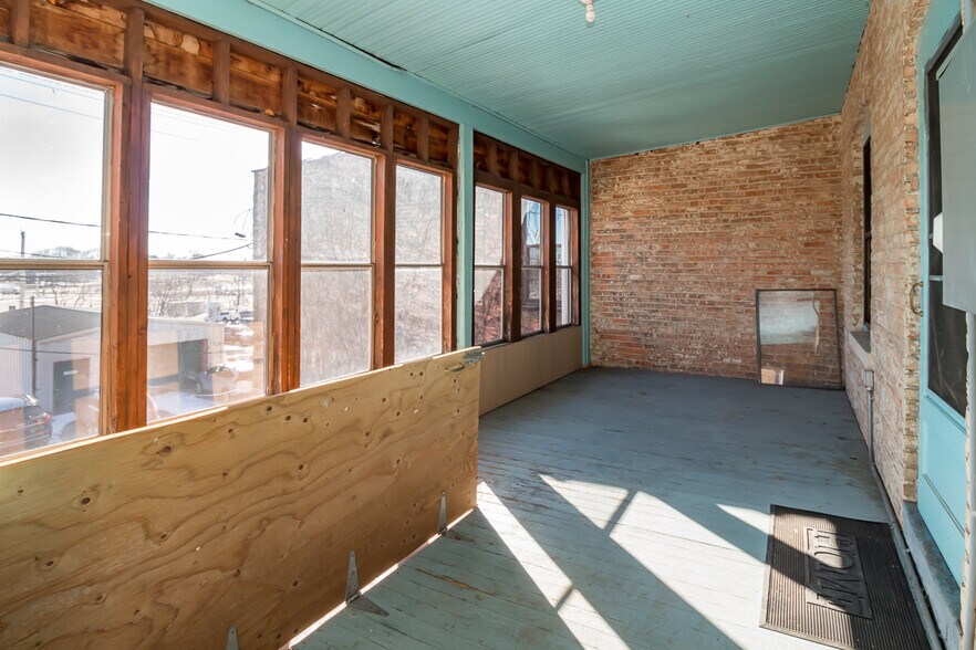 More Photos Of 71 N Williams St, Crystal Lake Storefront Retail Residential For Sale