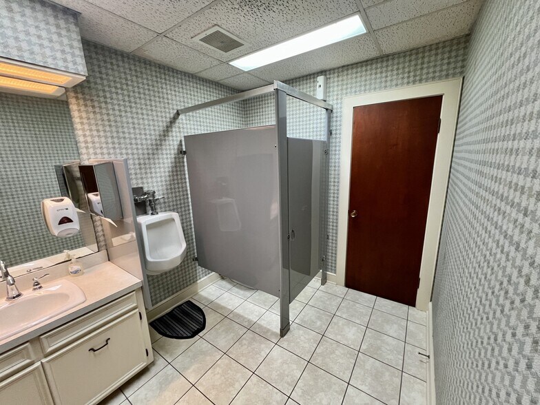 More Photos Of 620 4th St, Graham Office For Sale