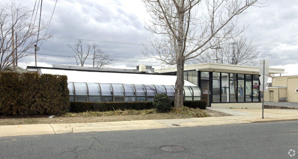 More Photos Of 15 Lewis St, Eatontown Office For Sale