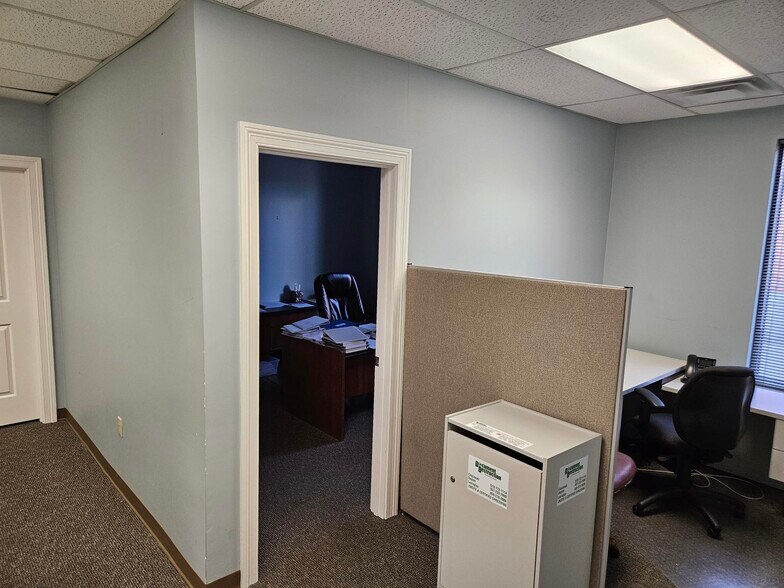 More Photos Of 10855 Indeco Dr, Cincinnati Office For Sale