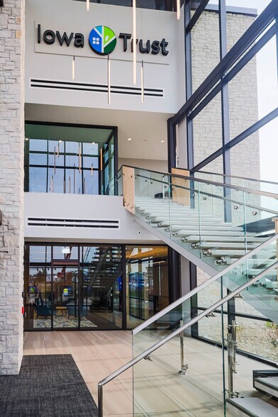 More Photos Of 15591 Hickman Rd, Clive Bank For Sale