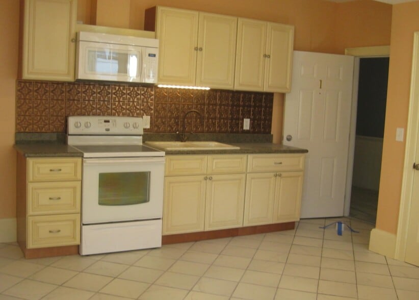 More Photos Of 89 Church St, Canajoharie Storefront Retail Residential For Lease