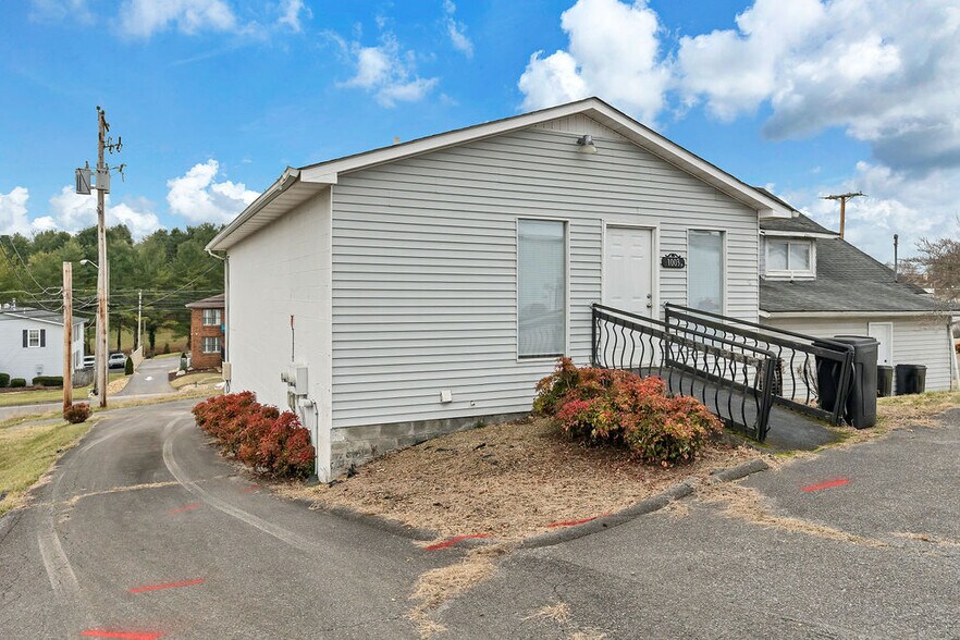 More Photos Of 973 W Main St, Abingdon Specialty For Sale