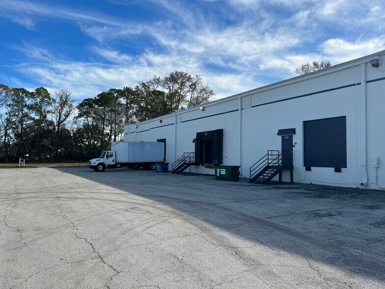 More Photos Of 6000-6030 Bowdendale Ave, Jacksonville Warehouse For Lease