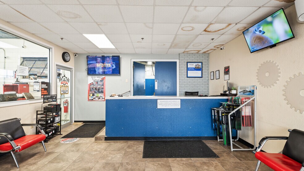 More Photos Of 1107-1111 W Shawnee St, Muskogee Auto Repair For Sale