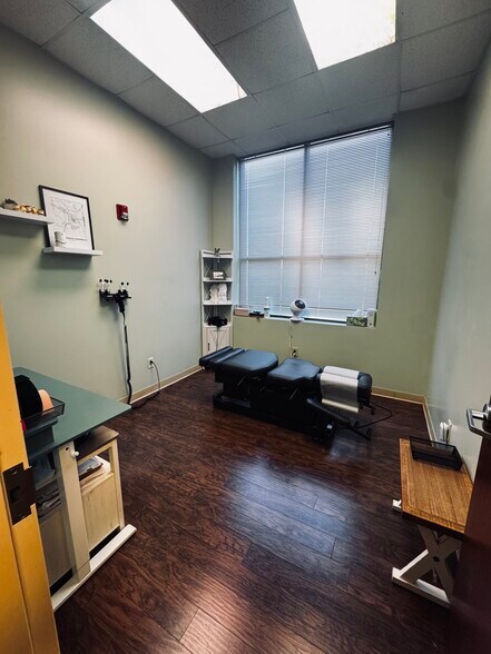 More Photos Of 509 Olde Waterford Way, Leland Office For Lease