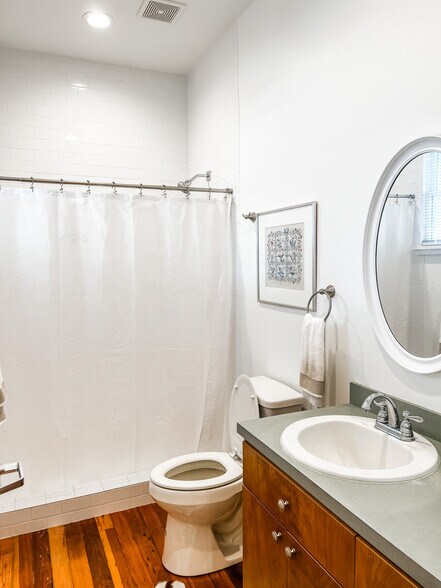 More Photos Of 2225 Crockett St, Houston Office For Lease