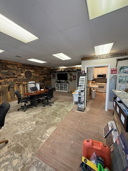 More Photos Of 11563 Memorial Pkwy SE, Huntsville Showroom For Sale