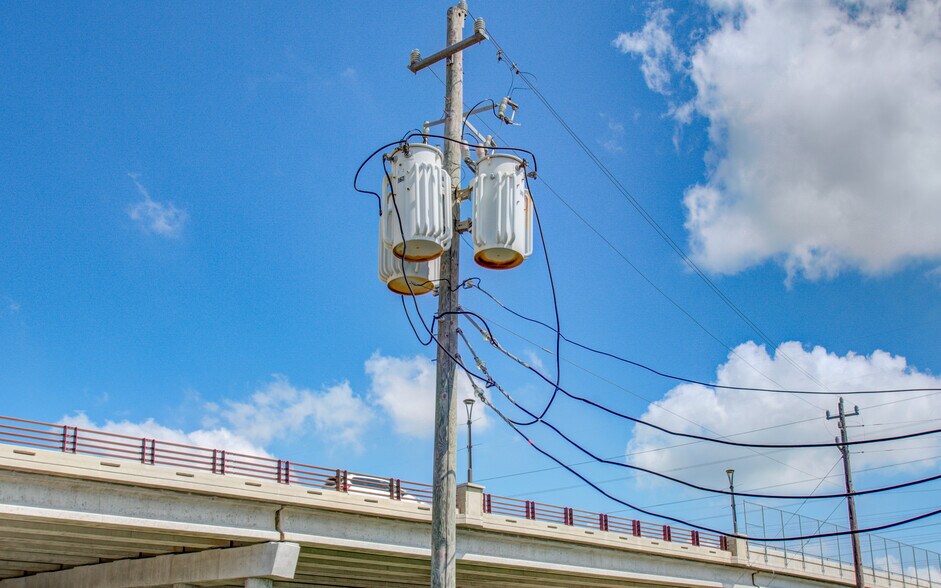 More Photos Of 7002 Bissell Rd, Manvel Manufacturing For Sale