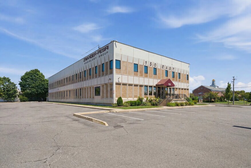 More Photos Of 150 E Sunrise Hwy, Lindenhurst Medical For Lease