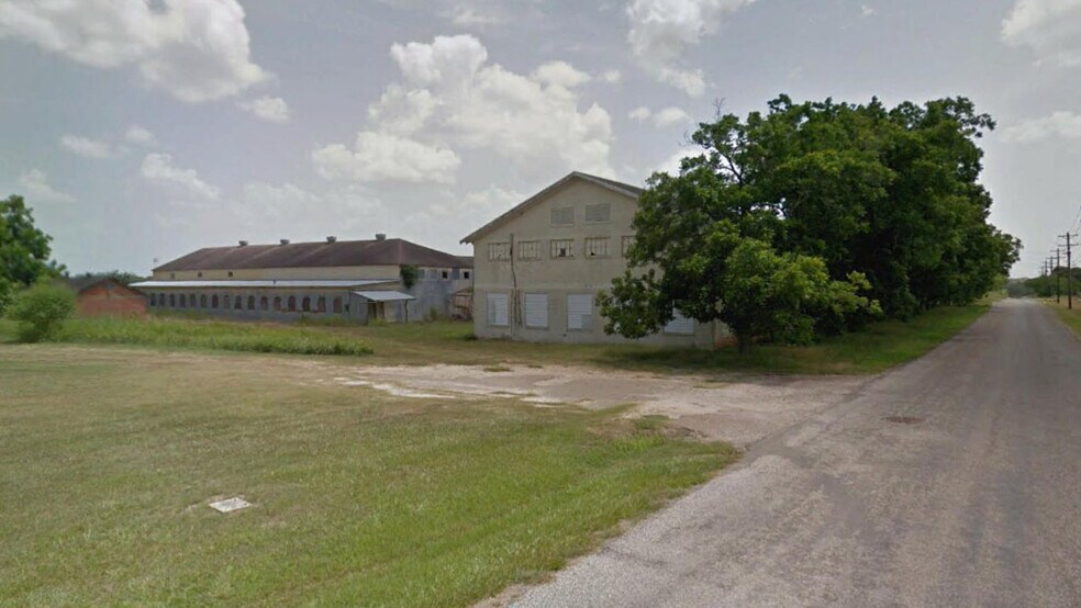 More Photos Of 100 & 601 Hickey, Yoakum Land For Sale