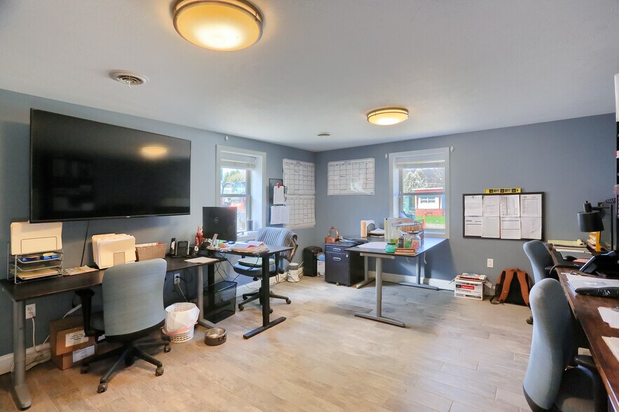 More Photos Of 115 W Main St, Evans City Freestanding For Sale