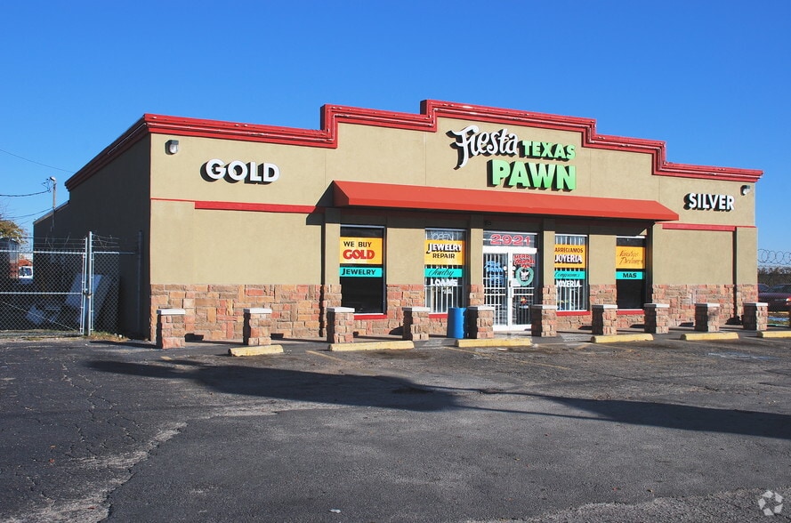 More Photos Of 2921 E Abram St, Arlington Manufacturing For Sale