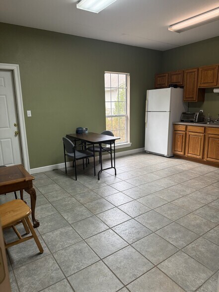 More Photos Of 1290 Main St, Daphne Office For Lease