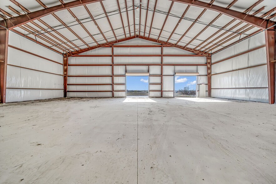 More Photos Of 3411 FM465, Seguin Warehouse For Lease