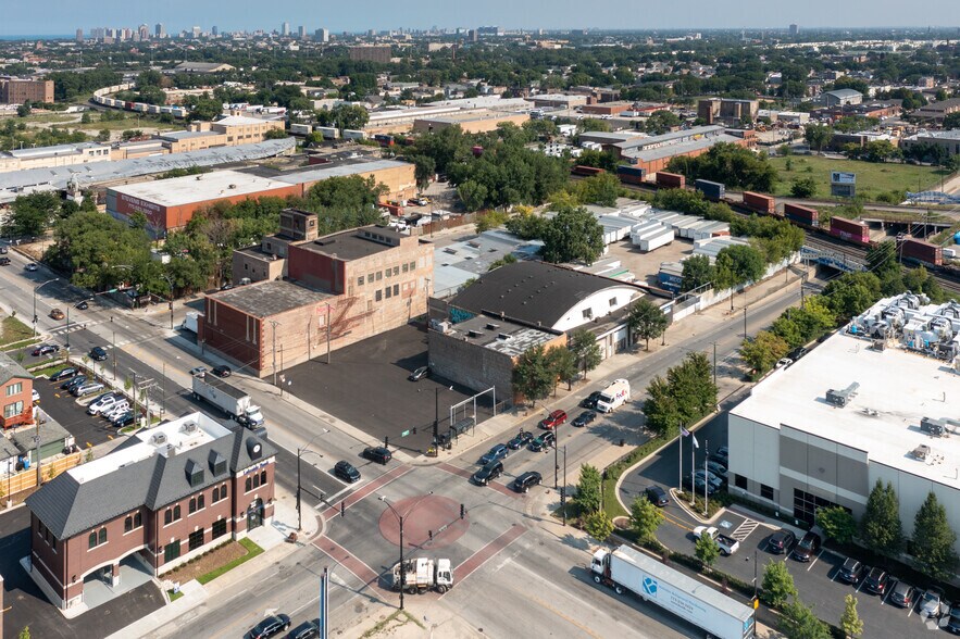 More Photos Of 3903-3927 S Halsted St, Chicago Service For Lease