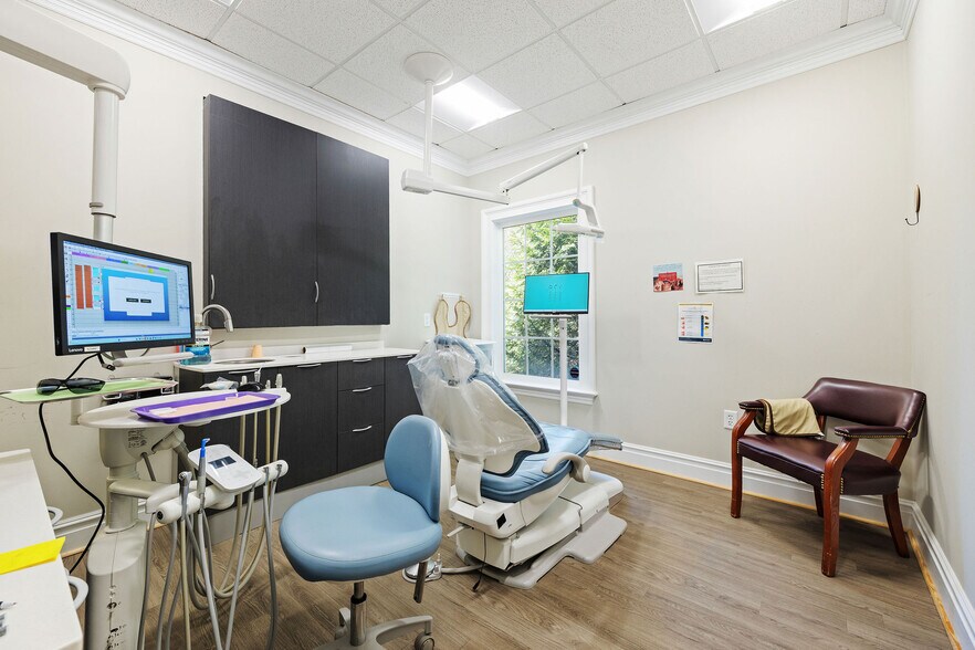 More Photos Of 10611 Greenyard Way, Chester Medical For Sale