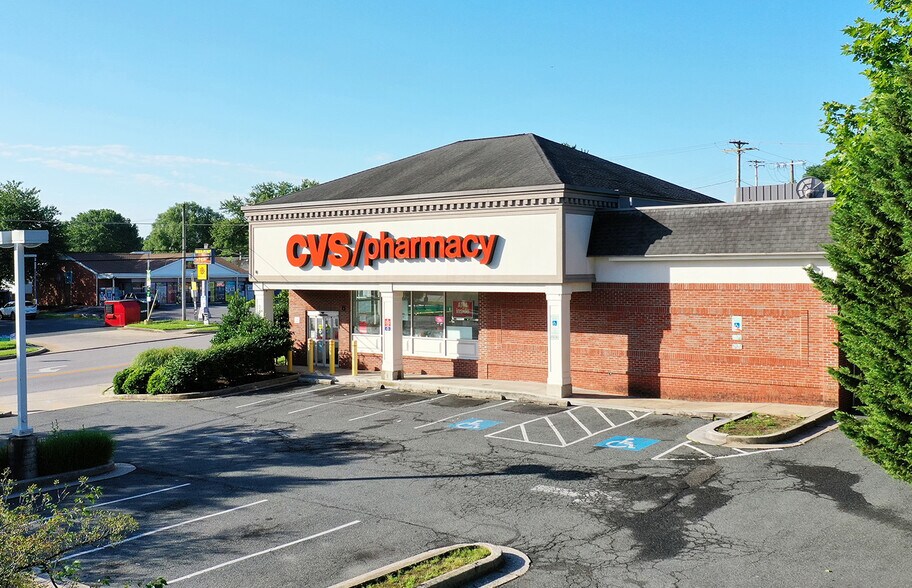 More Photos Of 2 Compass Rd, Essex Drugstore For Lease