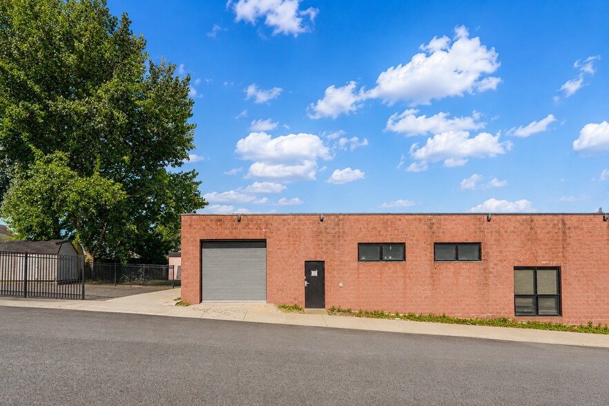 More Photos Of 2842 Richmond Ter, Staten Island Office For Sale