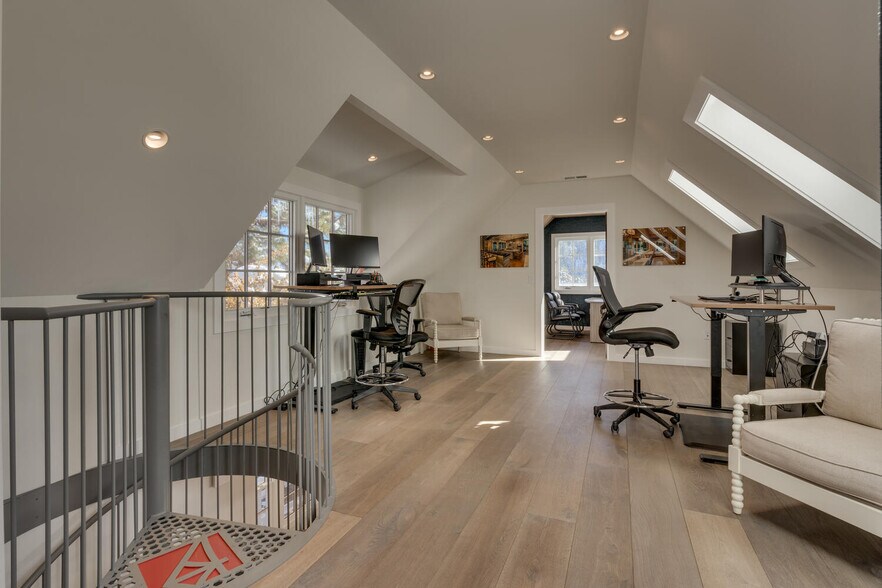 More Photos Of 10270 Donner Pass Rd, Truckee Office For Lease
