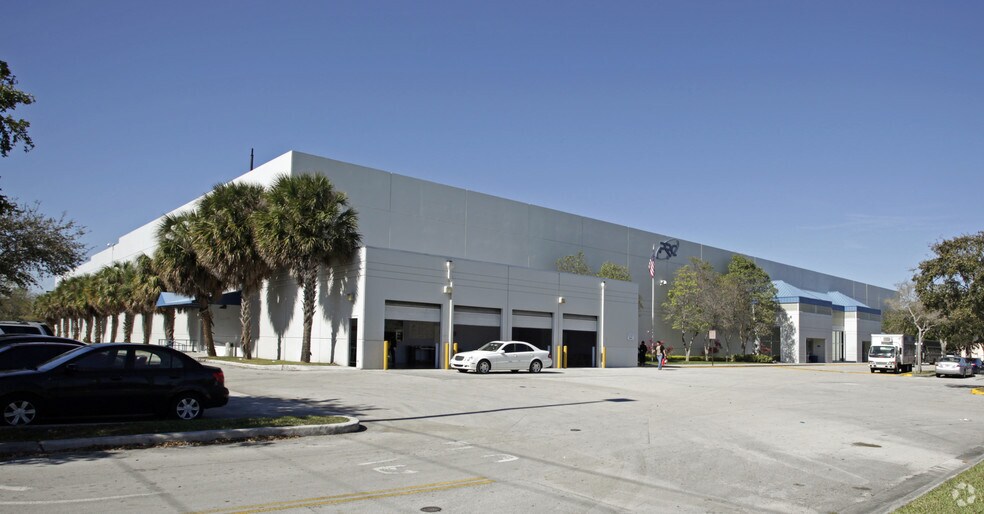 More Photos Of 19500 S Dixie Hwy, Miami Office For Lease