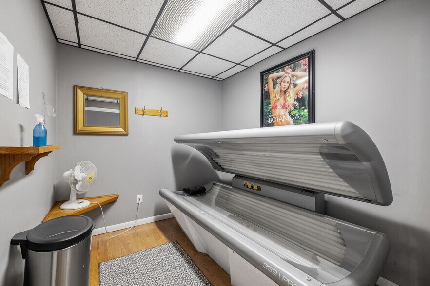 More Photos Of 605 W Baltimore St, Wilmington Storefront For Sale