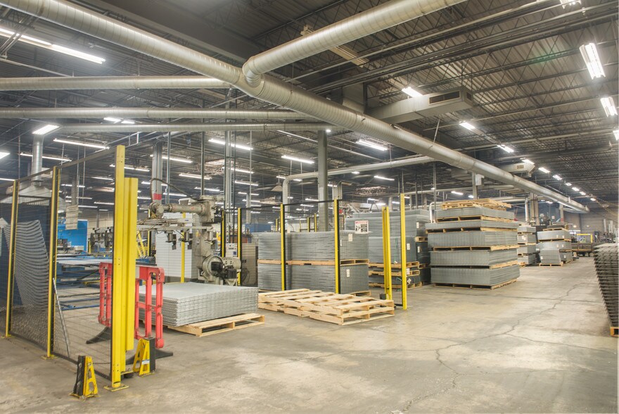 More Photos Of 5858 W 73rd St, Bedford Park Manufacturing For Lease