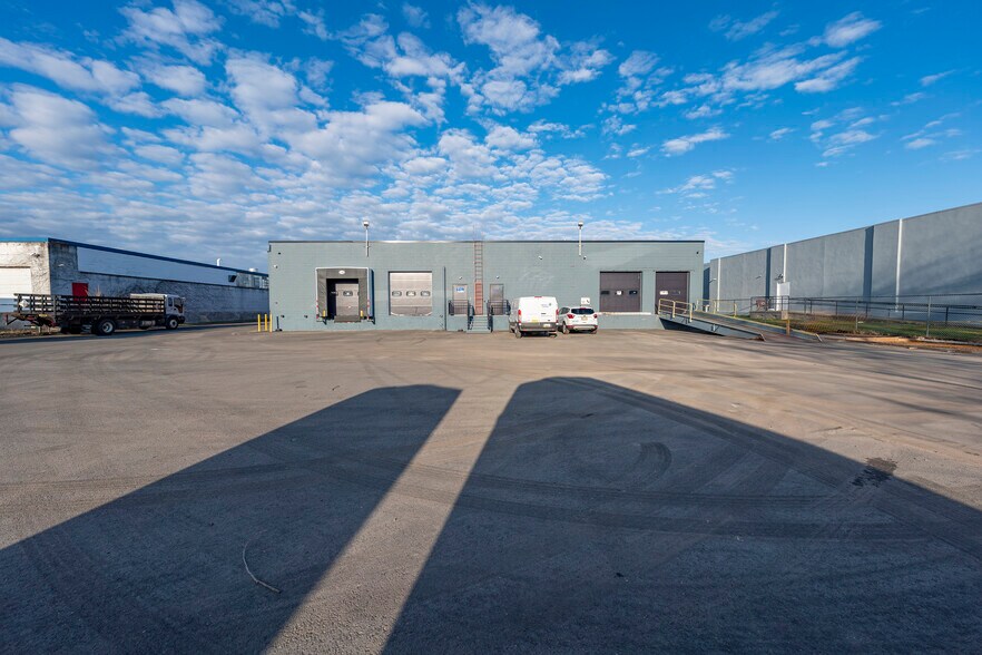 More Photos Of 380 North St, Teterboro Warehouse For Sale