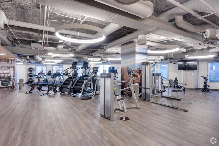 More Photos Of 311 S Wacker Dr, Chicago Office For Lease