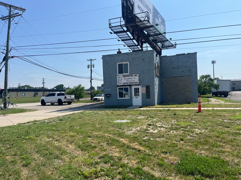 More Photos Of 27206 Groesbeck Hwy, Roseville Industrial For Sale