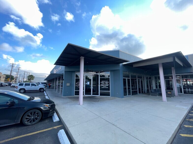 More Photos Of 4200-4220 McCullough Ave, San Antonio Unknown For Lease