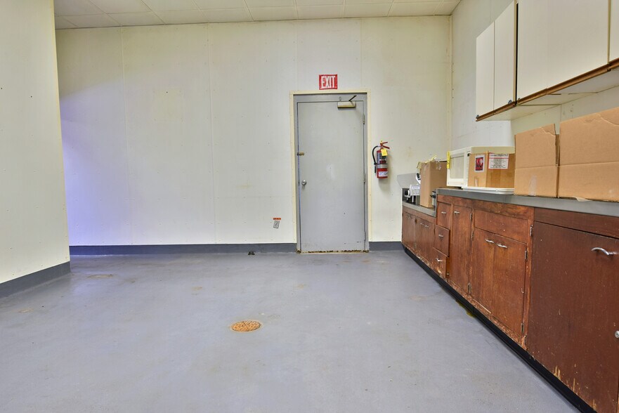 More Photos Of 126 Erie St, Cortland Warehouse For Lease