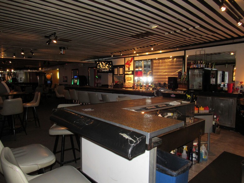More Photos Of 451 N Main St, Akron Freestanding For Sale