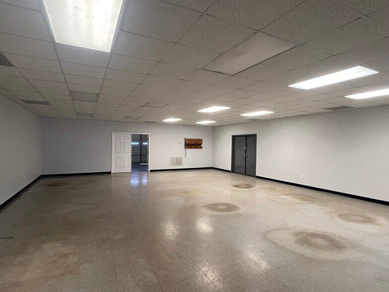 More Photos Of 474 Hampshire Dr, Gaffney Showroom For Lease