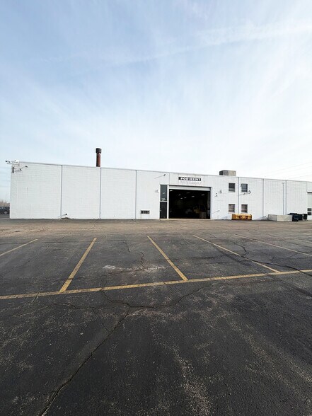More Photos Of 1385 E Chicago St, Elgin Auto Repair For Lease