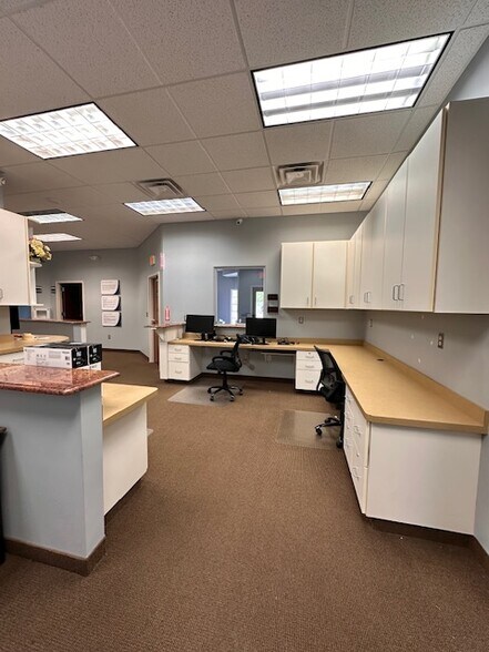 More Photos Of 5084 Villa Linde Pky, Flint Office For Sale