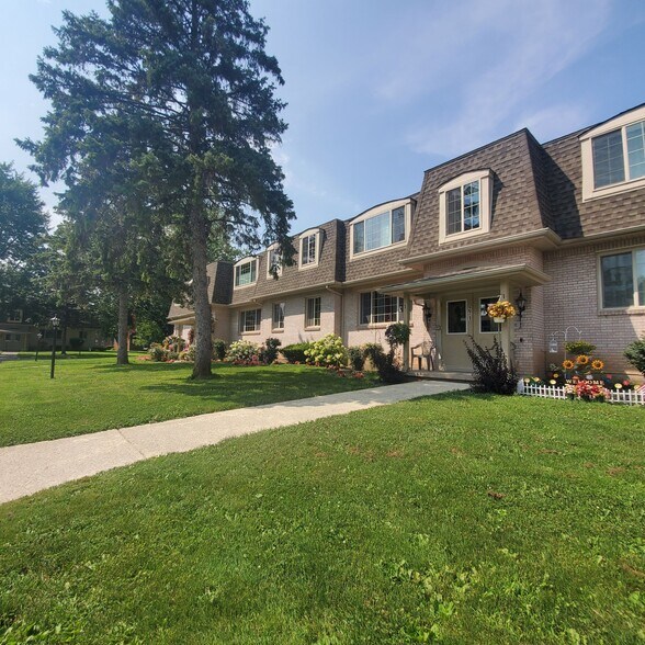 More Photos Of 261 Beattie Ave, Lockport Apartments For Sale