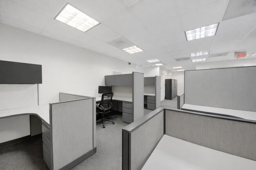 More Photos Of 2001 Central Park Ave, Yonkers Office For Sale