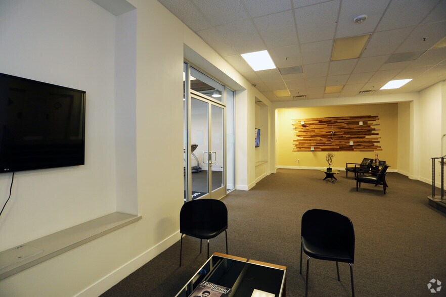 More Photos Of 5529-5533 Hollywood Blvd, Los Angeles Apartments For Lease