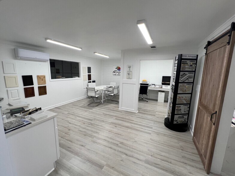 More Photos Of 19806 Panama City Beach Pky, Panama City Beach Showroom For Lease