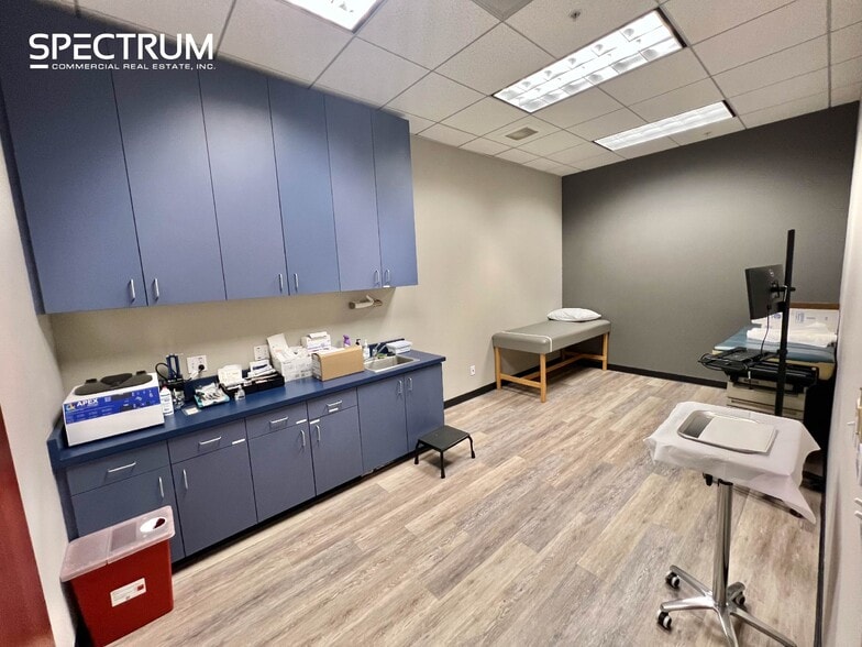 More Photos Of 21060 Centre Pointe Pky, Santa Clarita Medical For Sale