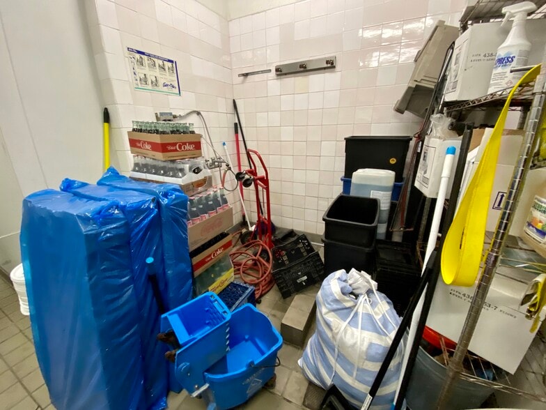 More Photos Of 826 Pico Blvd, Santa Monica Storefront For Sale