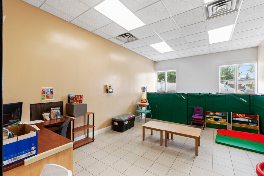 More Photos Of 2707 Hylan Blvd, Staten Island Office For Lease