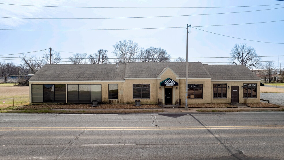 More Photos Of 1000 Louisville Ave, Monroe Office For Sale