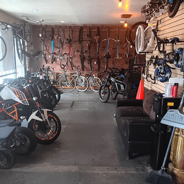More Photos Of 1880 S Redondo Blvd, Los Angeles General Retail For Sale